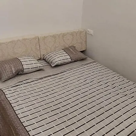 Cosy And Roomy 78m2 Apartment Piraeus